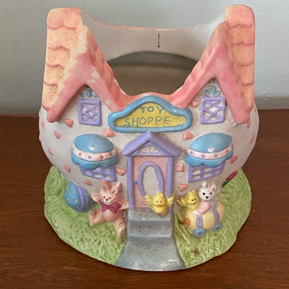 Vintage Easter Egg Village Toy Shoppe Figurine 1996 New Holland